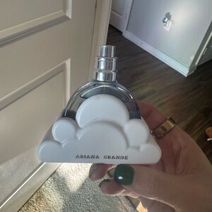 Ariana Grande Cloud Fragrance in White and Silver